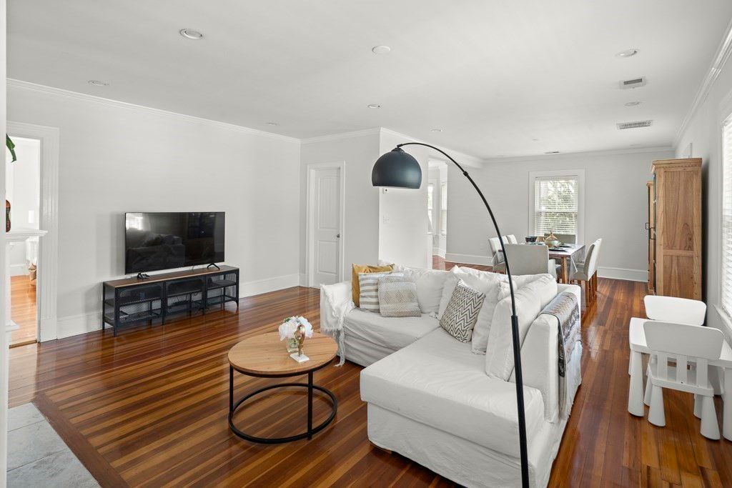 Dining room, Interior, Living room, Recessed Lighting, Wood Texture Flooring
