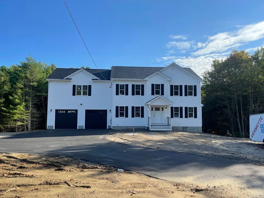 Attached, Exterior, Facade, Farmhouse