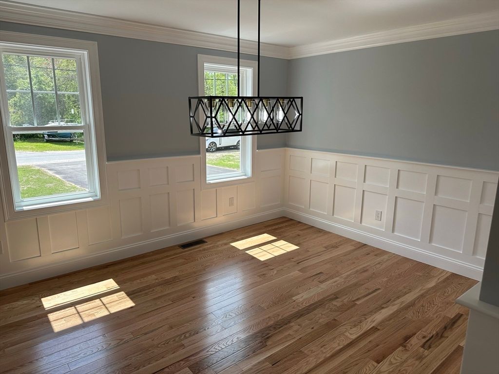 Empty room, Interior, Pendant Lights, Wood Texture Flooring