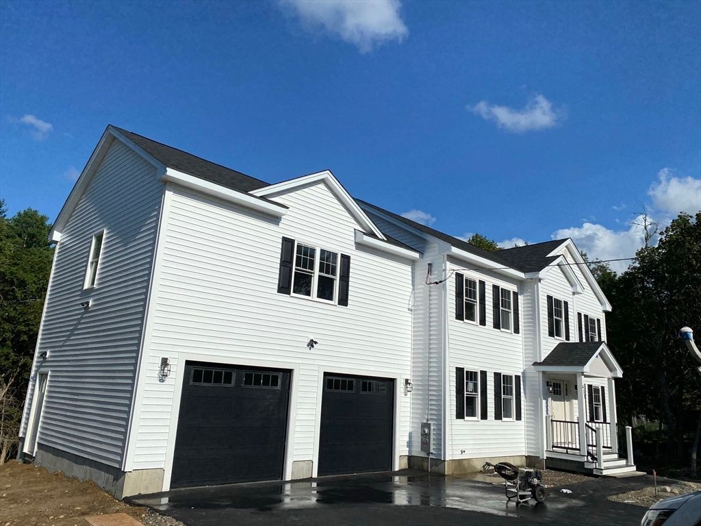 Attached, Exterior, Facade, Farmhouse