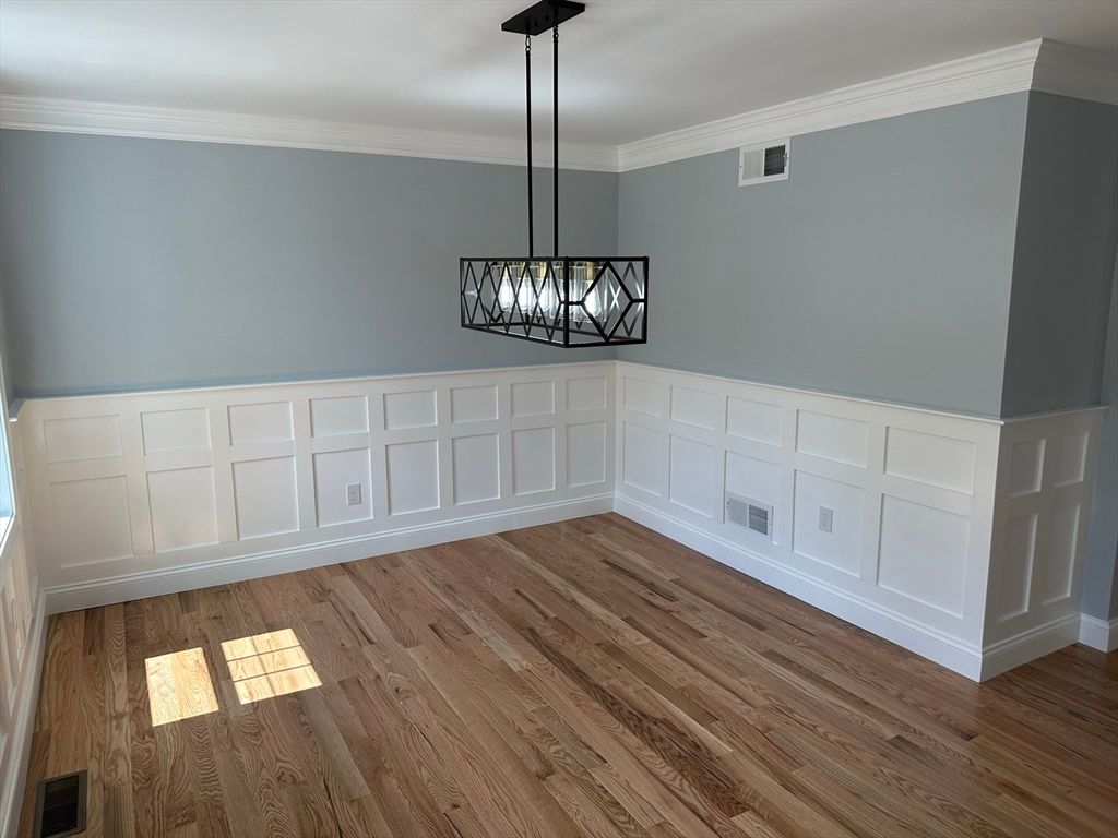 Empty room, Interior, Pendant Lights, Wood Texture Flooring
