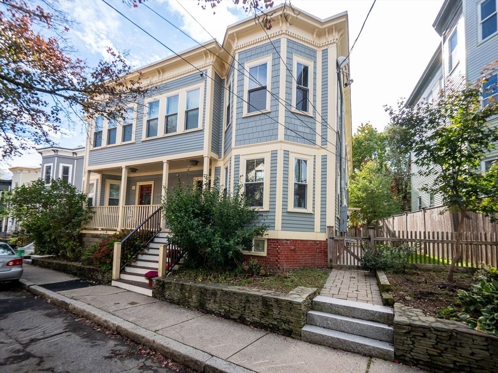 Exterior, Facade, Queen Anne Victorian