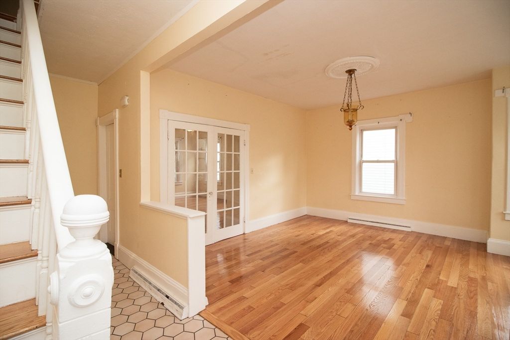 Empty room, Interior, Pendant Lights, Wood Texture Flooring