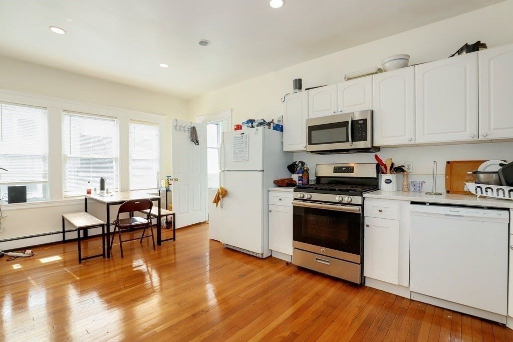 Dining room, Interior, Kitchen, Recessed Lighting, Wood Texture Flooring