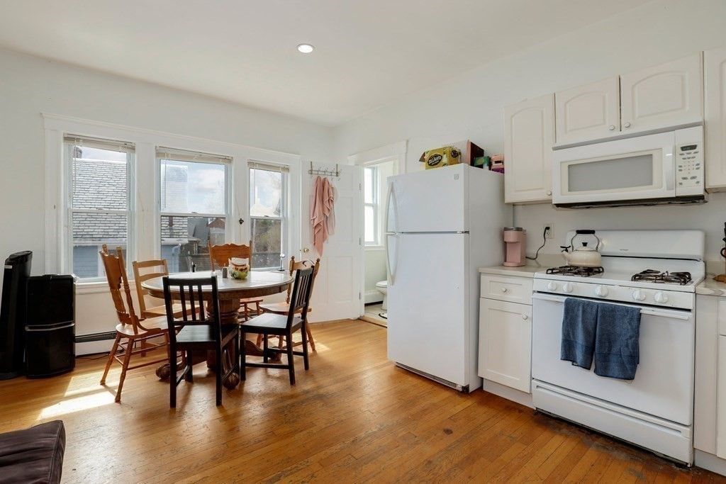 Dining room, Interior, Kitchen, Recessed Lighting, Wood Texture Flooring