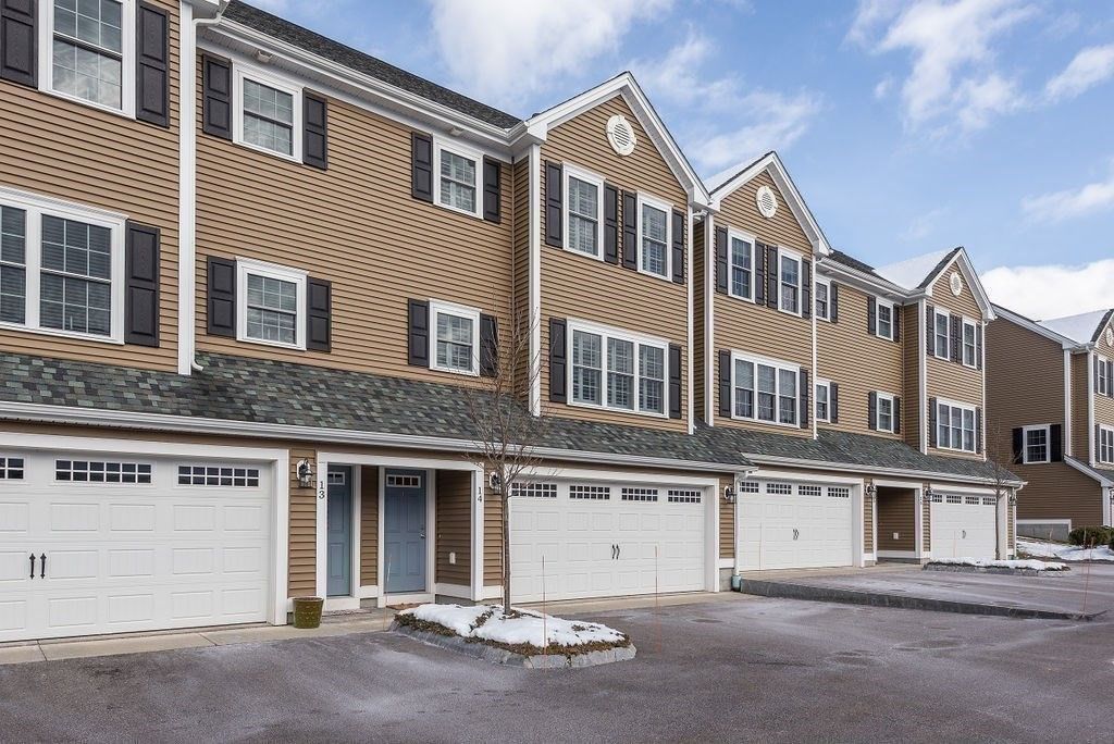 Attached, Exterior, Facade, Rowhouse