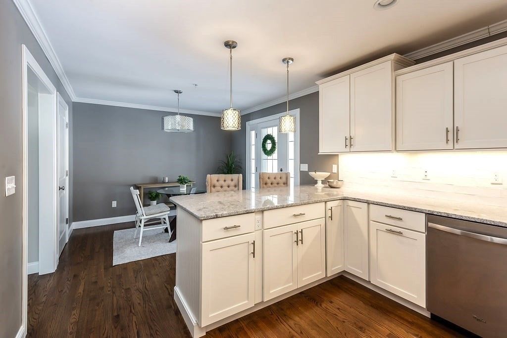 Dining room, Interior, Kitchen, Pendant Lights, Recessed Lighting, Wood Texture Flooring