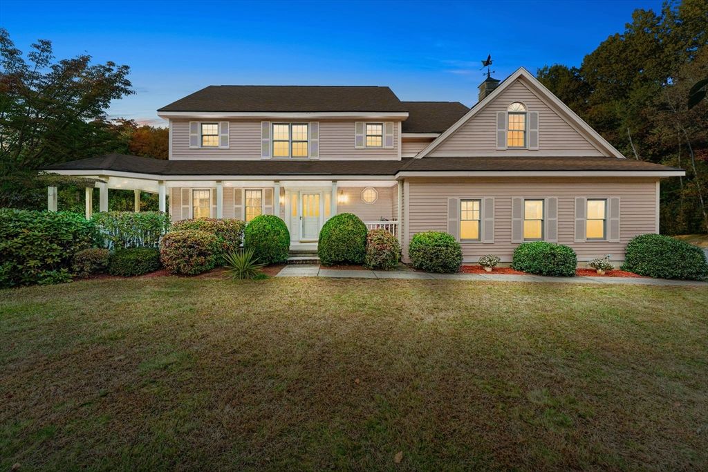 Exterior, Facade, Farmhouse