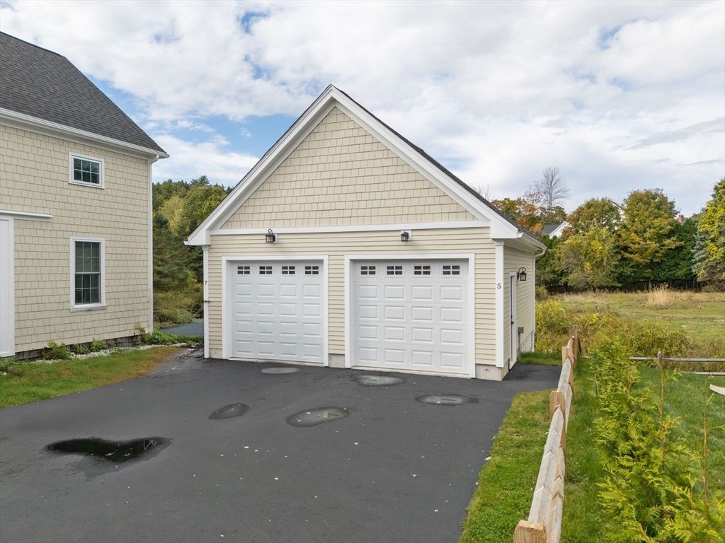 Detached Garage, Exterior