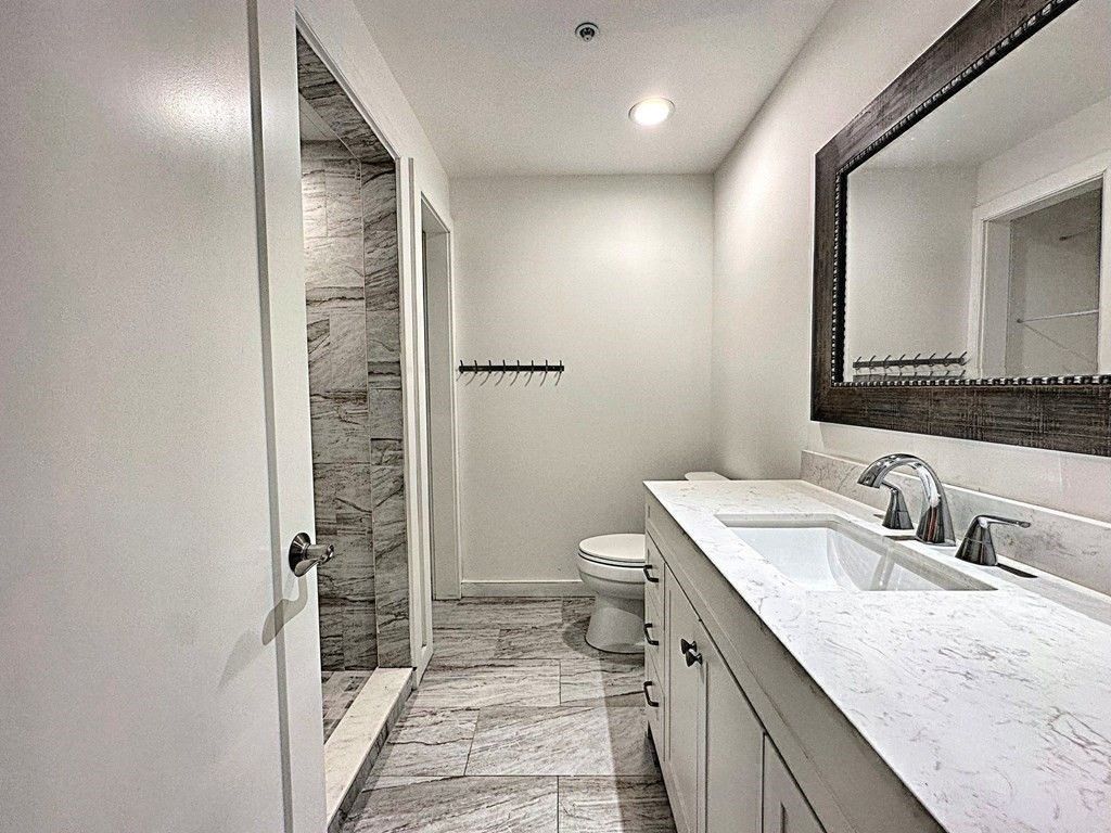 Bathroom, Interior, Marble, Recessed Lighting