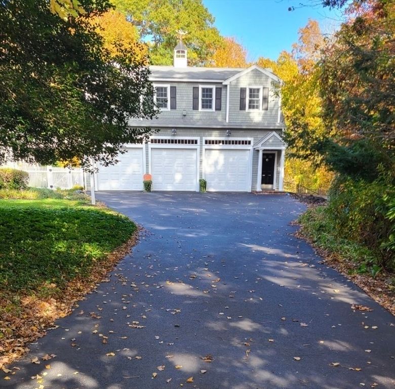 Attached, Exterior, Facade, American Foursquare