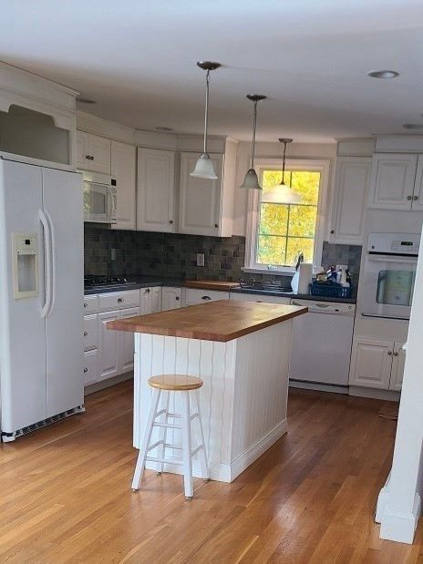 Interior, Kitchen, Pendant Lights, Recessed Lighting, Wood Texture Flooring
