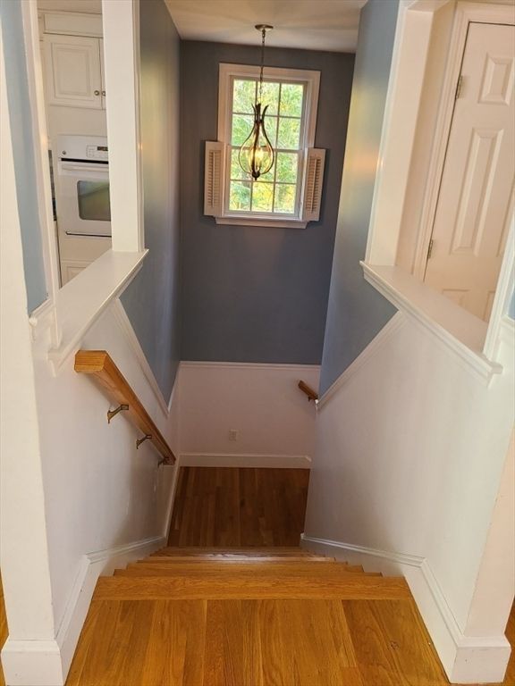 Interior, Pendant Lights, Wood Texture Flooring