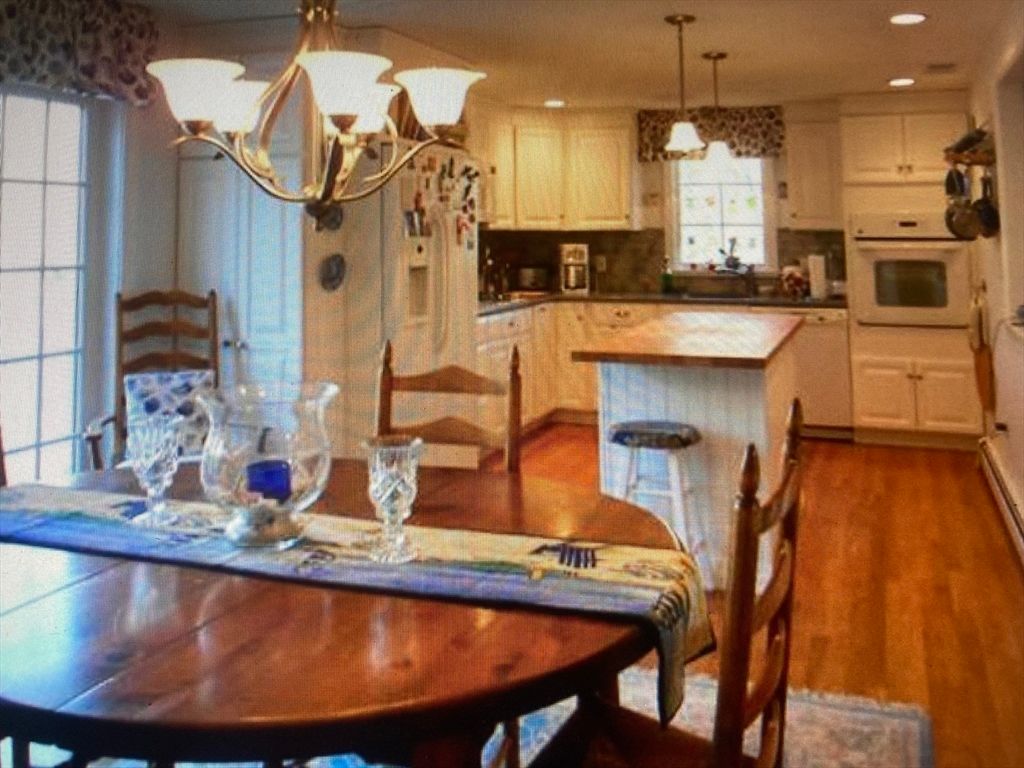 Chandelier, Dining room, Interior, Kitchen, Pendant Lights, Recessed Lighting, Wood Texture Flooring