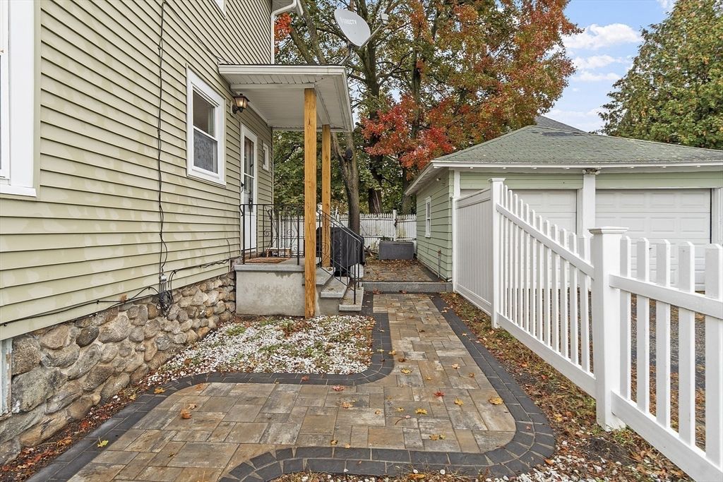 Detached Garage, Exterior