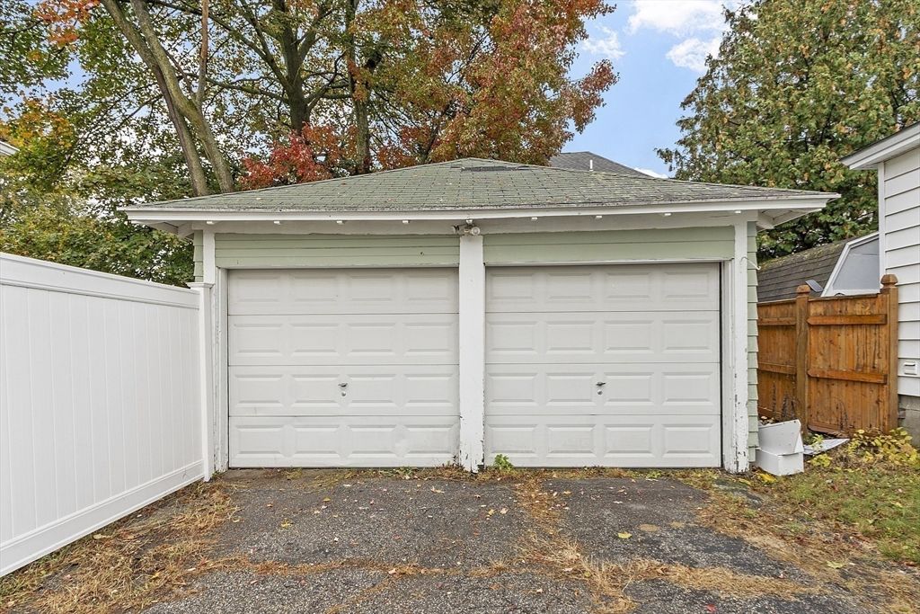 Detached Garage, Exterior
