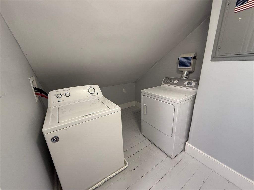 Interior, Utility Closets, Washer, Wood Texture Flooring