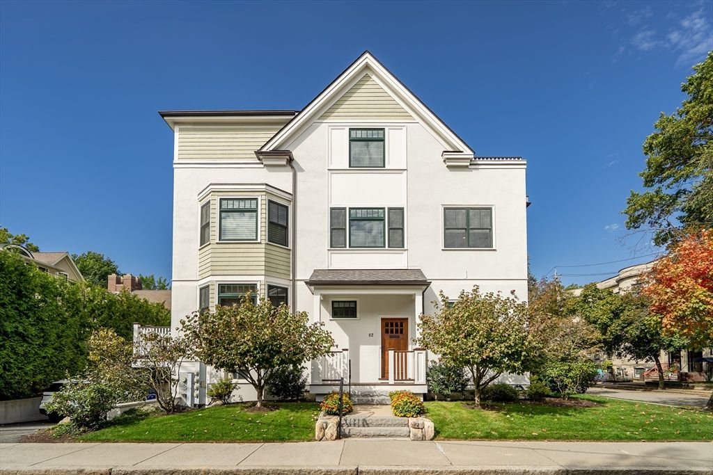 Exterior, Facade, Farmhouse