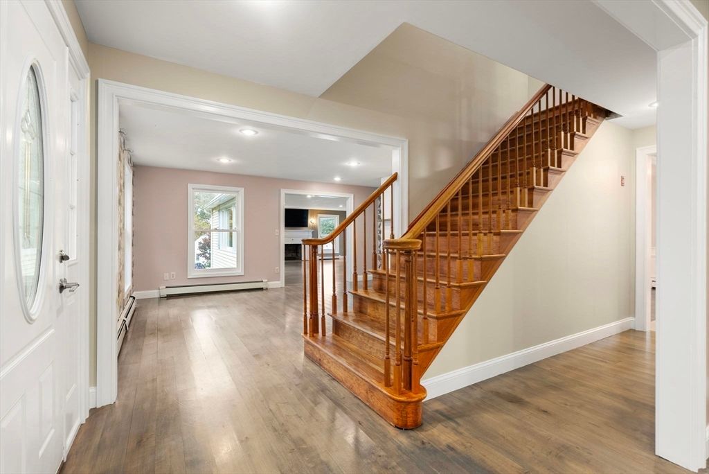 Interior, Recessed Lighting, Wood Texture Flooring
