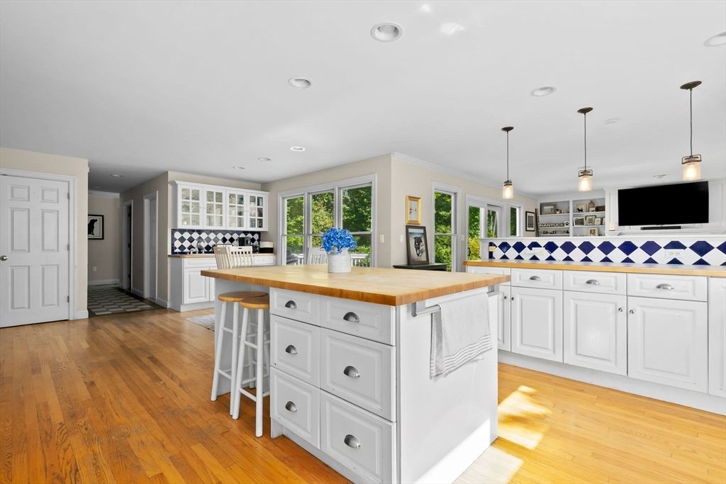 Interior, Kitchen, Pendant Lights, Recessed Lighting, Wood Texture Flooring