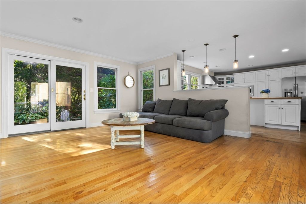 Interior, Kitchen, Living room, Pendant Lights, Recessed Lighting, Wood Texture Flooring