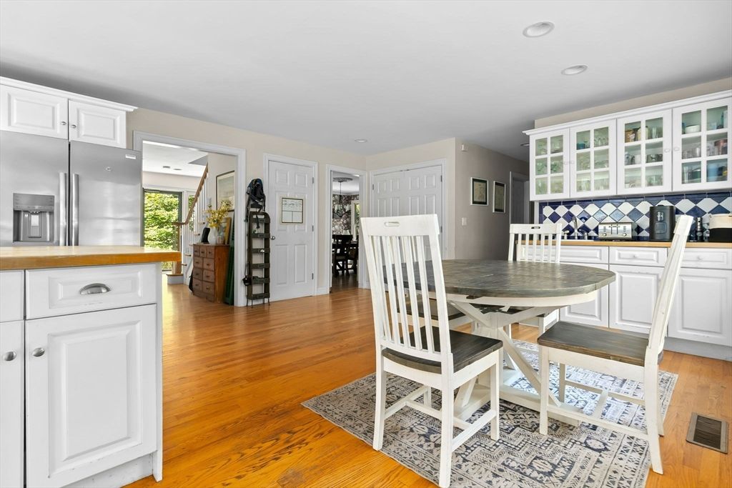 Dining room, Interior, Kitchen, Recessed Lighting, Wood Texture Flooring