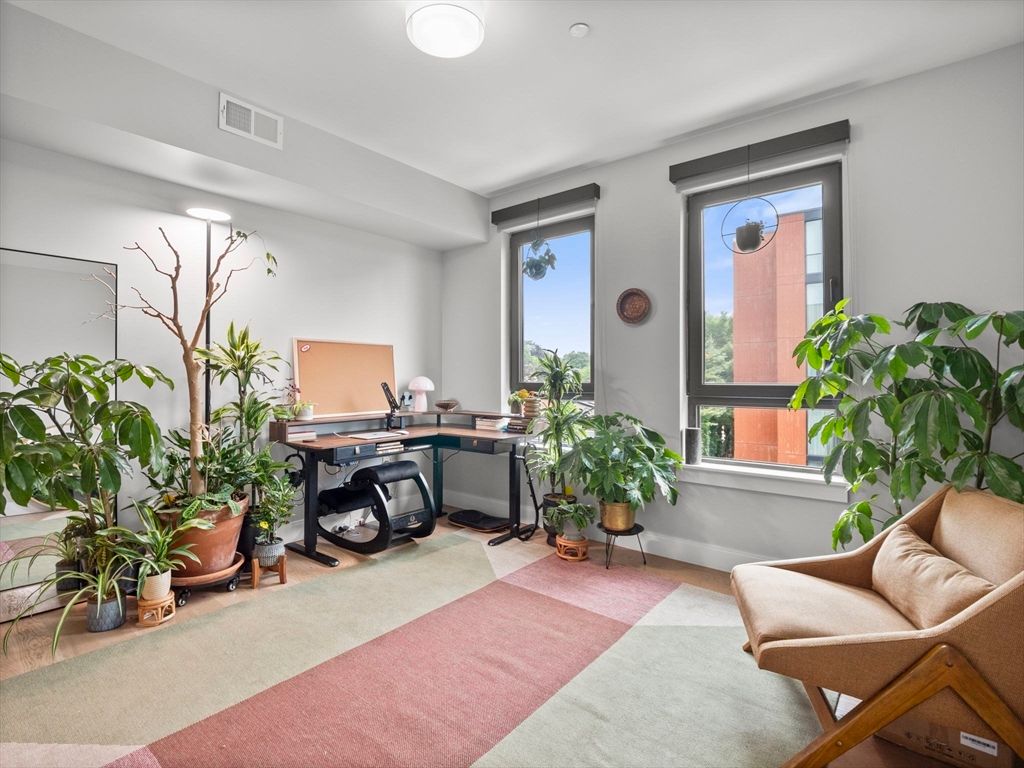 Home Office, Interior