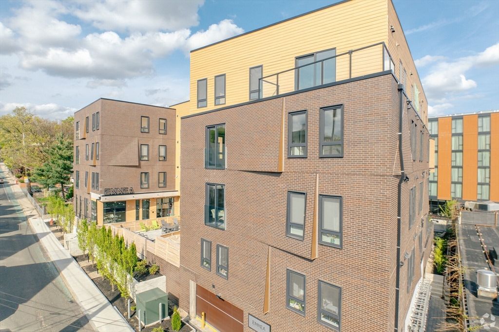 Exterior, Facade, Brick Facade, Rowhouse