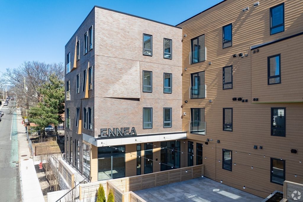 Exterior, Facade, Brick Facade, Rowhouse