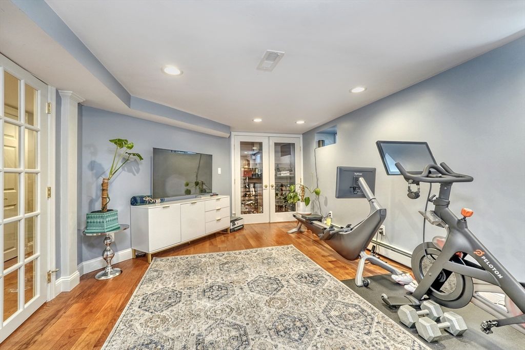 Fitness Equipment, Interior, Recessed Lighting, Wood Texture Flooring