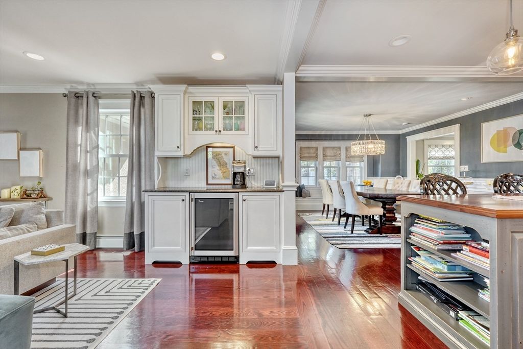 Chandelier, Dining room, Interior, Kitchen, Pendant Lights, Recessed Lighting, Wood Texture Flooring