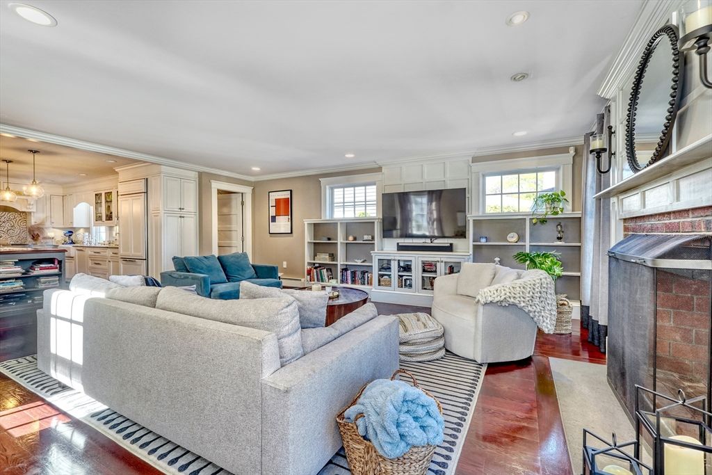 Interior, Kitchen, Living room, Pendant Lights, Recessed Lighting, Stainless Steel Appliances, Wood Texture Flooring