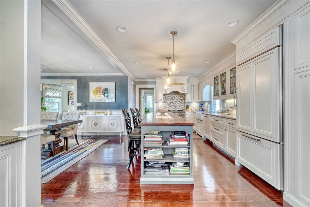 Dining room, Interior, Kitchen, Pendant Lights, Recessed Lighting, Wood Texture Flooring