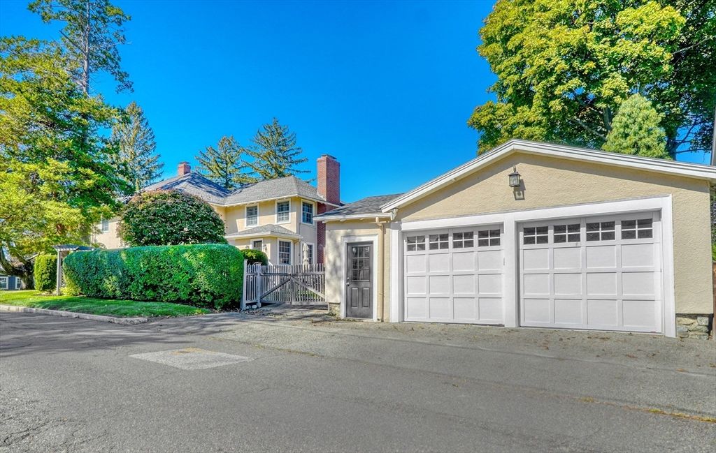 Detached Garage, Exterior