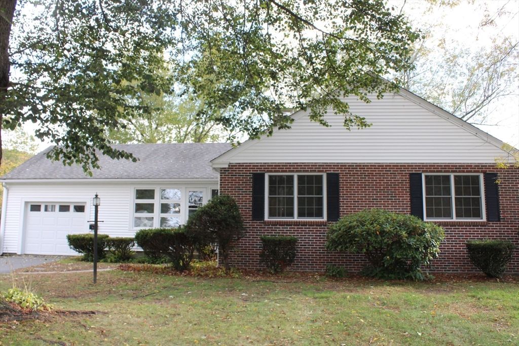 Attached, Exterior, Facade, Brick Facade, Cape Cod
