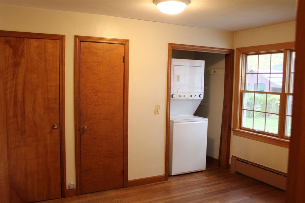 Interior, Utility Closets, Washer, Wood Texture Flooring