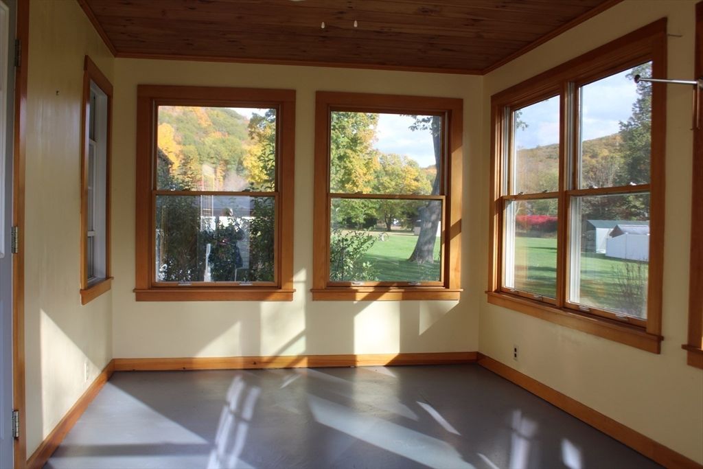 Empty room, Interior, Wooden Ceilings