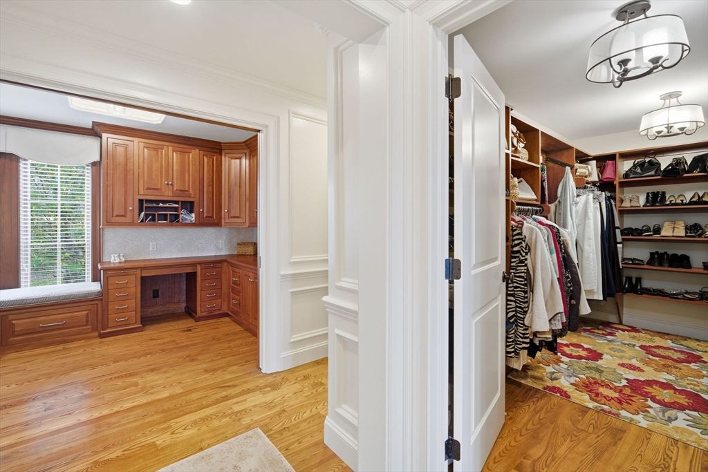 Interior, Walk-in Closets, Wood Texture Flooring