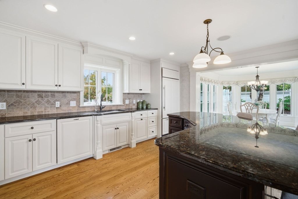 Chandelier, Dining room, Interior, Kitchen, Recessed Lighting, Wood Texture Flooring