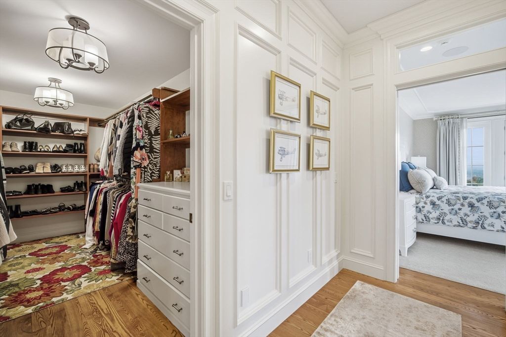 Bedroom, Interior, Recessed Lighting, Walk-in Closets, Wood Texture Flooring