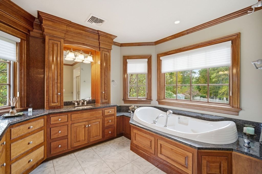 Bathroom, Dual Sink Vanities, Interior, Recessed Lighting