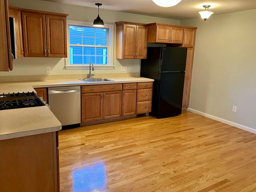 Interior, Kitchen, Pendant Lights, Wood Texture Flooring