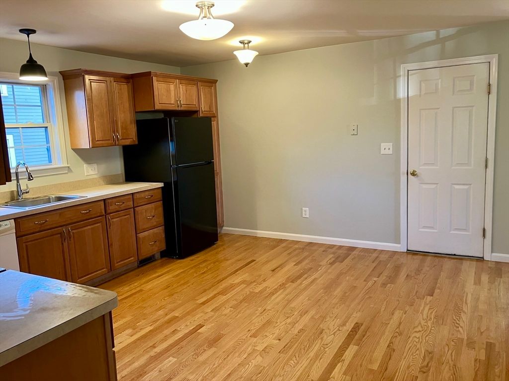 Interior, Kitchen, Pendant Lights, Wood Texture Flooring