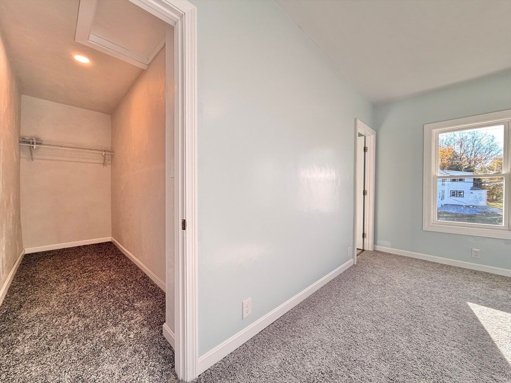 Empty room, Interior, Recessed Lighting, Walk-in Closets