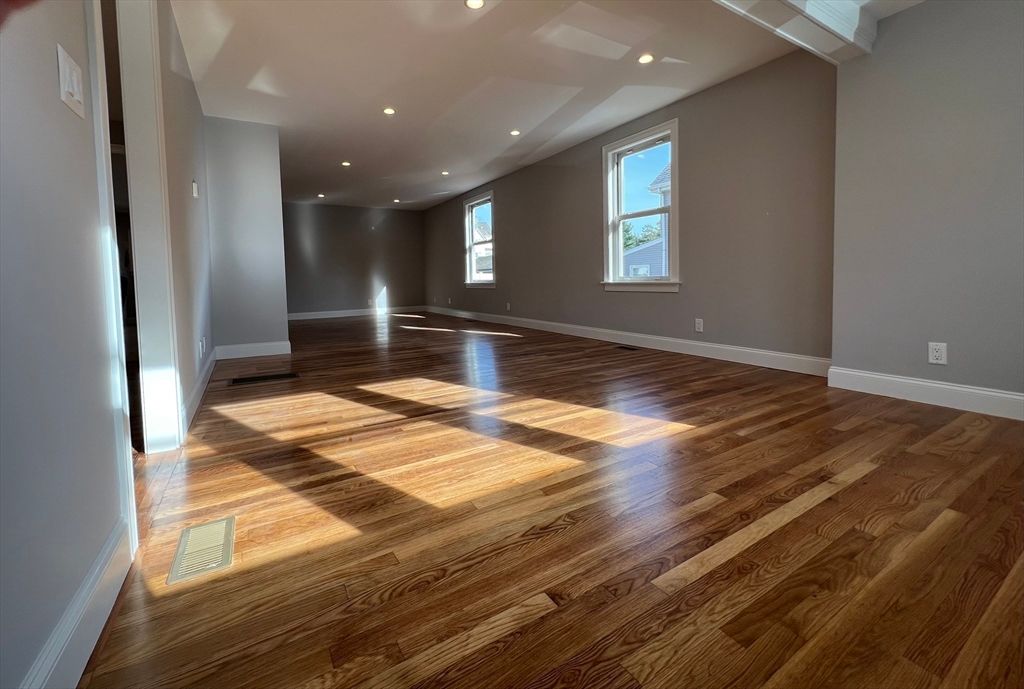 Empty room, Interior, Recessed Lighting, Wood Texture Flooring