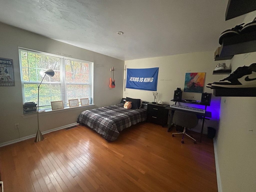 Bedroom, Home Office, Interior, Recessed Lighting, Wood Texture Flooring