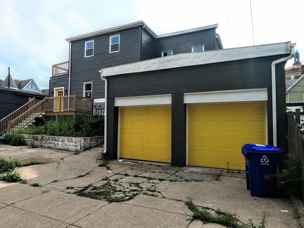 Attached, Exterior, Facade, Rowhouse