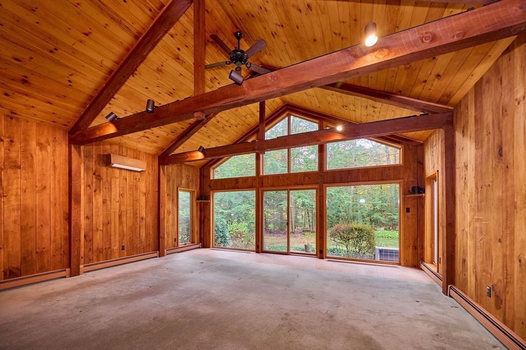Empty room, Interior, Wooden Beams, Wooden Ceilings, Wooden Walls