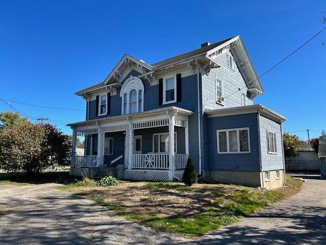 Exterior, Facade, Queen Anne Victorian