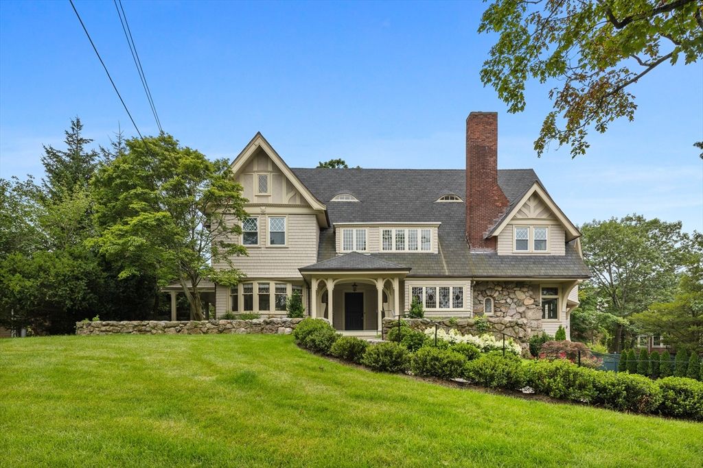 Backyard, Exterior, Facade, Queen Anne Victorian